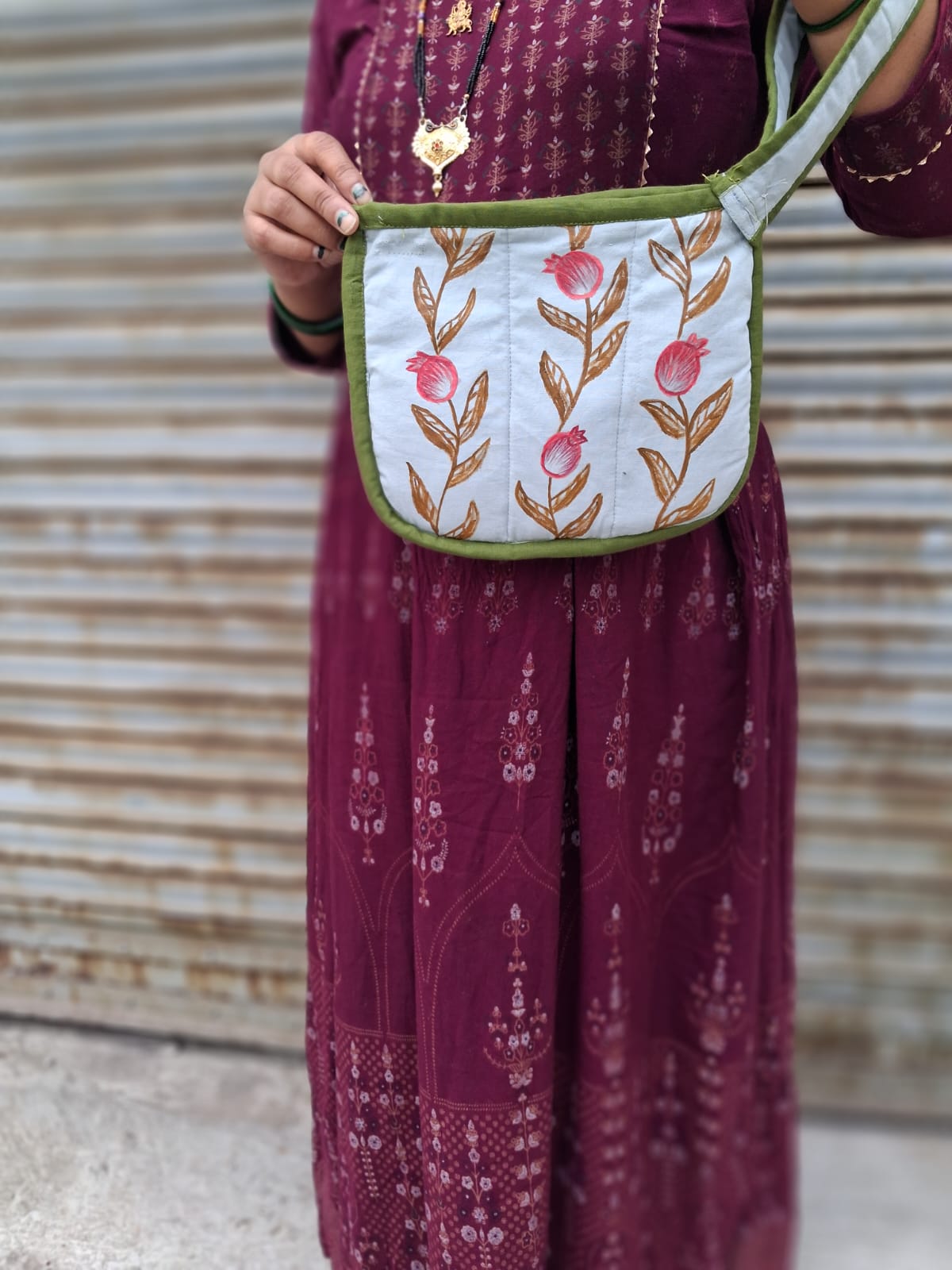 Anaar Pouch - worn detail